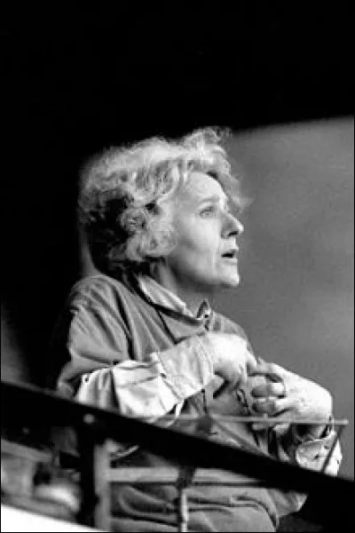 Quel troupe de théâtre la metteuse en scène française Ariane Mnouchkine a-t-elle fondée en 1964 ?