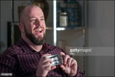 Comment s'appelle le personnage sur la photo ?