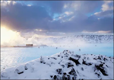 Dans quel pays se trouve le Lagon Bleu ?