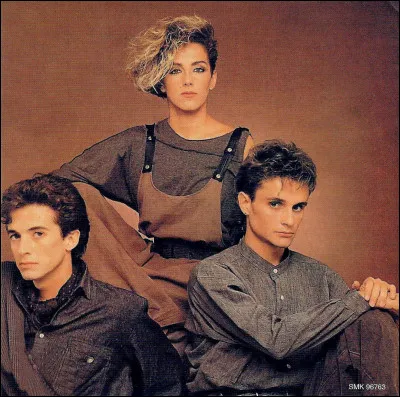 Que demande Mecano à la Lune dans l'une de leurs chansons ?