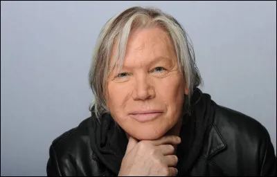 Dans la chanson "Où sont les femmes" de Patrick Juvet, les femmes portent un blouson de quelle couleur ?