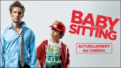 Dans le film "Babysitting", que fait la célèbre casquette de ce petit garçon ?