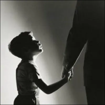 "Un jour, je serai père, j'aurai un fils à élever
Et je lui apprendrai que chaque erreur est un essai"
À qui appartiennent ces paroles ?