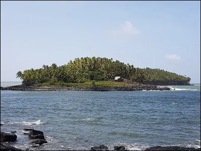 Quel est le nom du film de Guillermo del Toro sorti en 2001 ?