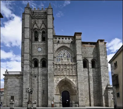 Il vous faut aller en Espagne, à Avila, pour voir cette cathédrale :