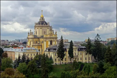 C'est en Ukraine, à Lviv, que vous pourrez voir cette cathédrale :