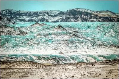 Complétez : 
"Mikið við öll höfum..."