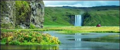 Complétez : 
"Beið ein þar snót og..."