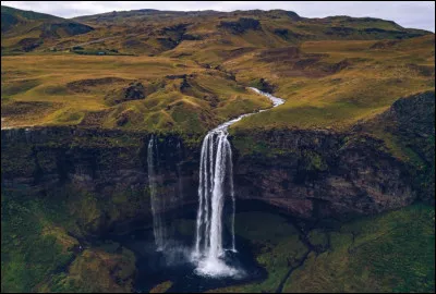 Complétez : 
"Goðin þeim hjálpi sem finnast og..."