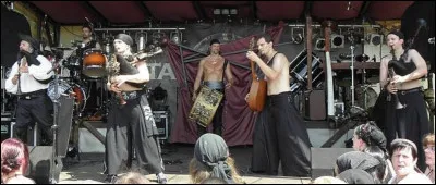 Complétez : 
"Iam iam cedant... !"