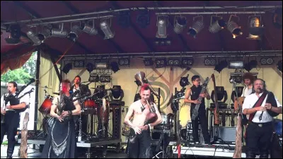 Complétez : 
"Estas redit nunc..."