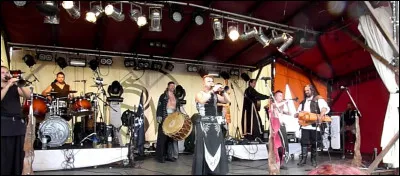 Complétez : 
"Illi mens est..."