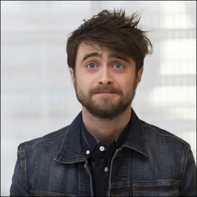 Professeur de technologie, il est aussi acteur et a joué dans de nombreux films. Il a ainsi interprété le rôle d'Harry Potter dont le long-métrage porte le nom. C'est...