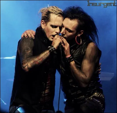 Complétez : 
"Bis das Licht aus dem Himmel..."