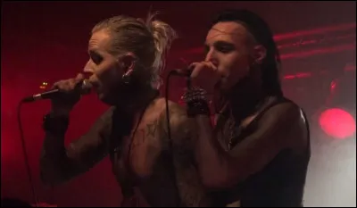 Complétez : 
"Spiel mit..."