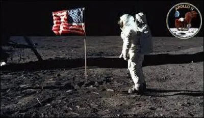 Avec la mission Apollo 11, combien de temps ont duré leur sortie extravéhiculaire ?