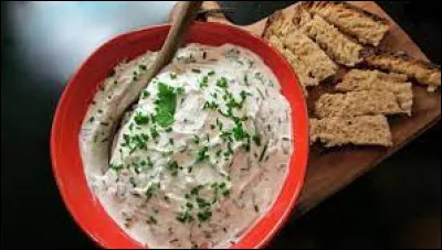 La cervelle de canut est une préparation fromagère, spécialité de Lyon.