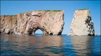 Le Rocher Percé se situe dans le golfe du Saint-Laurent.