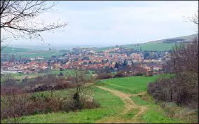 Nous sommes en Auvergne-Rh&ocirc;ne-Alpes, &agrave; Combronde. Ville de l'aire urbaine Clermontoise, elle se situe dans le d&eacute;partement ...