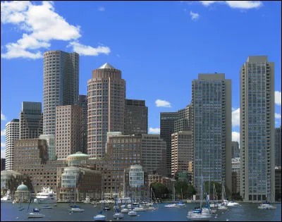 Quelle est cette ville, capitale de l'État du Massachusetts, célèbre pour son université d'Harvard ?
