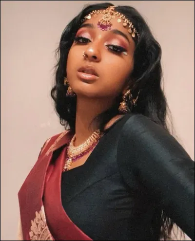 Qui est cette adolescente ?