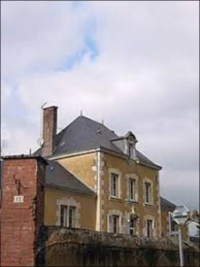 Nous terminons notre balade dans les Pays-de-la-Loire, à Vancé. Commune de l'arrondissement de Mamers, elle se trouve dans le département ...