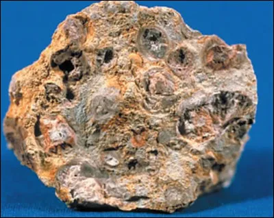 Quelle est cette roche lat&eacute;ritique, blanche, rouge ou grise qui a une forte teneur en alumine et oxyde de fer, principal minerai pour la production d'aluminium ?