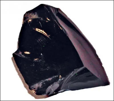 Quelle est cette roche volcanique noire, utilis&eacute;e dans la Pr&eacute;histoire pour la fabrication de tranchants pour armes et outils ?