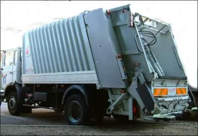 Que ramasse le camion de la voirie ?