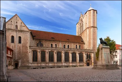 C'est en Italie du nord, à Brescia, que vous verrez cette cathédrale :