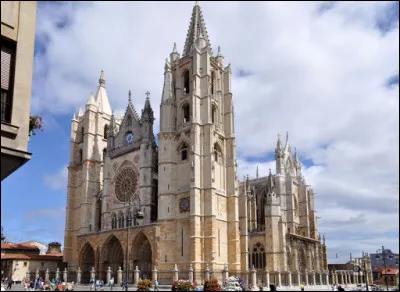 Dans quel pays pourrez-vous voir cette cathédrale construite au XIIIe siècle ?