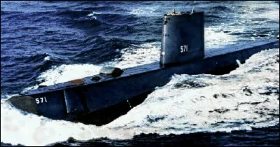 De quelle nationalité le premier sous-marin nucléaire était-il ?