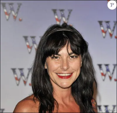 "Banana Split" de Lio : 

C'est le dessert
Que sert
L'abominable homme des neiges
À l'abominable enfant teenage
Un... Complétez :