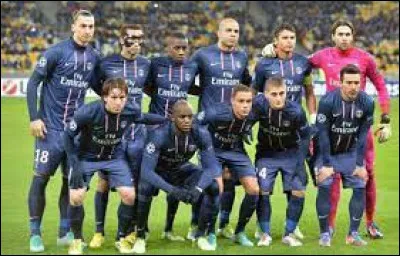 Quel est le nombre de joueurs approximatif qui ont évolué au PSG depuis sa création ?