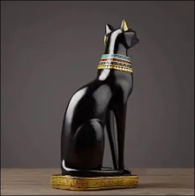 Quel peuple momifiait les chats car ces animaux-là étaient vénérés ?