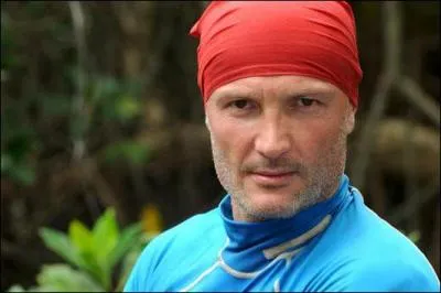 Comment s'appelle l'ancien champion de football ?