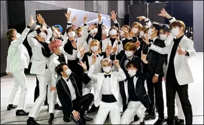 Qui est le leader de NCT ? (Autrement-dit, qui est la "maman" de ces 22 enfants ?)