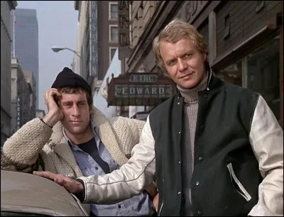 Dans la série télévisée, la voiture de Starsky et Hutch est noire et blanche.