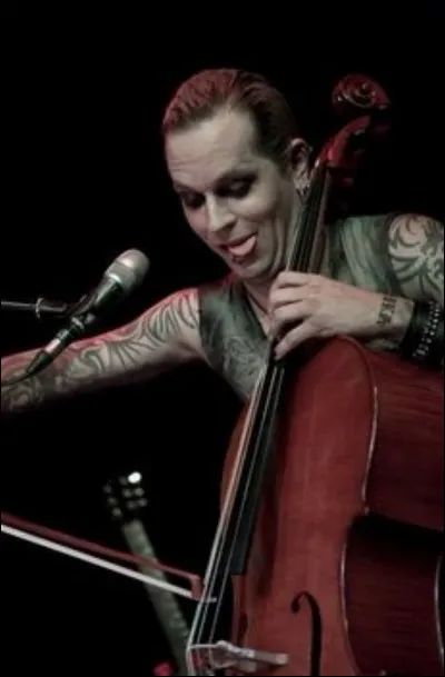 Complétez : 
"Gemeinsam fühlten wir uns stark
Egal was auch..."