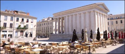 Quel animal est l'emblème de la ville de Nîmes ?