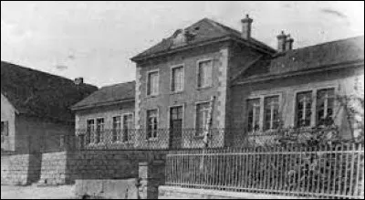 Dans l'ancien temps (et même quelquefois de nos jours), que devait faire les femmes pendant que leurs maris allaient travailler ?