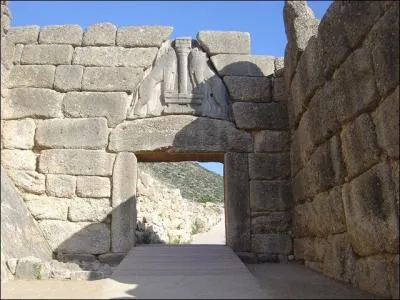 Achaeos a donn son nom a un peuple du sud de la Thessalie. Lequel ?