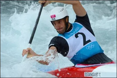 Né le 3 juin 1925 à New York, quel est cet acteur et réalisateur américain qui joue notamment dans "Spartacus" et dans "Certains l'aiment chaud" aux côtés de Marilyn Monroe ?