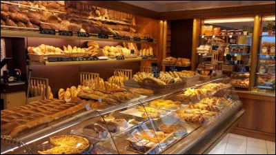 Quelle est cette chanteuse, danseuse et actrice, née à Saint-Louis, Missouri, le 3 juin 1906, ayant acquis la nationalité française et qui vécut longtemps en Dordogne, au château des Milandes ?