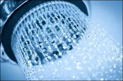 Sachant que prix de l'eau est assez élevé et que c'est l'heure de se laver, que vas-tu faire ?