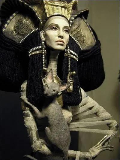 Les artistes Katya et Lena sont des frangines russes dans un univers de poupées artistiques. Quel nom portent-elles ?