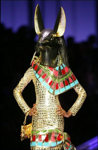 Défilé grandiose en 2007 par le couturier :