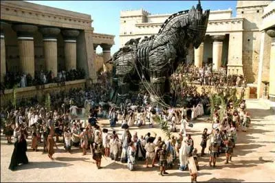 Compltez. Antnor, natif d'Ilion, est connu pour avoir, pendant la Guerre de Troie, men une politique de ____________ avec les Grecs, tentant de convaincre Priam de renvoyer Hlne chez elle.