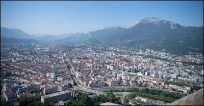 Quel est le nom latin de Grenoble ?