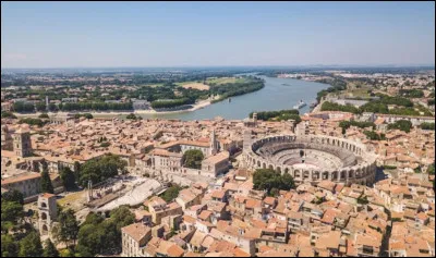 Quel est le nom latin d'Arles ?